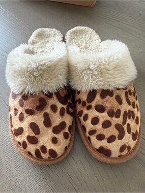 J. Crew women’s  Plush Leopard Print Slip-On Slippers with Faux Fur Cuff -size 7